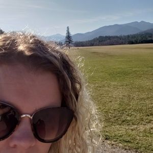 Meet your Posher, Lori